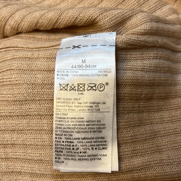 Banana Republic tan blouse, size M, NWT. - Picture 6 of 6